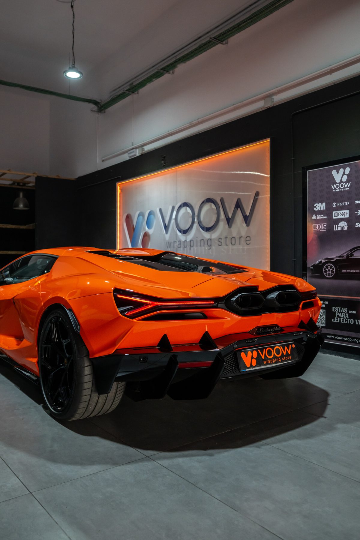 Lamborghini Revuelto en el showroom de VOOW